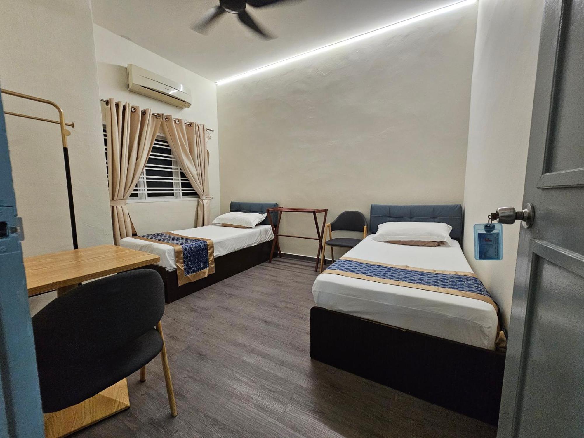Warni 45 Whole Or Homestay Muar