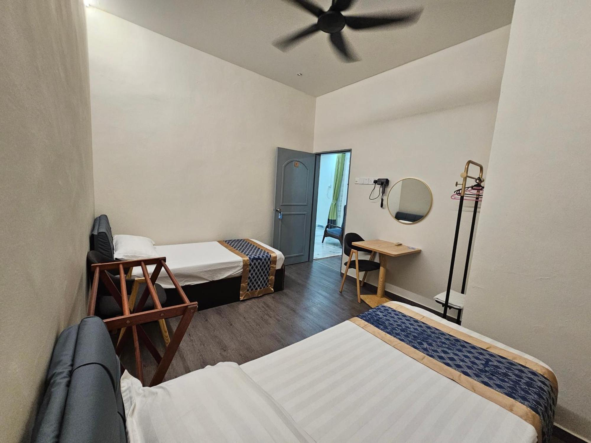 Warni 45 Whole Or Homestay *
