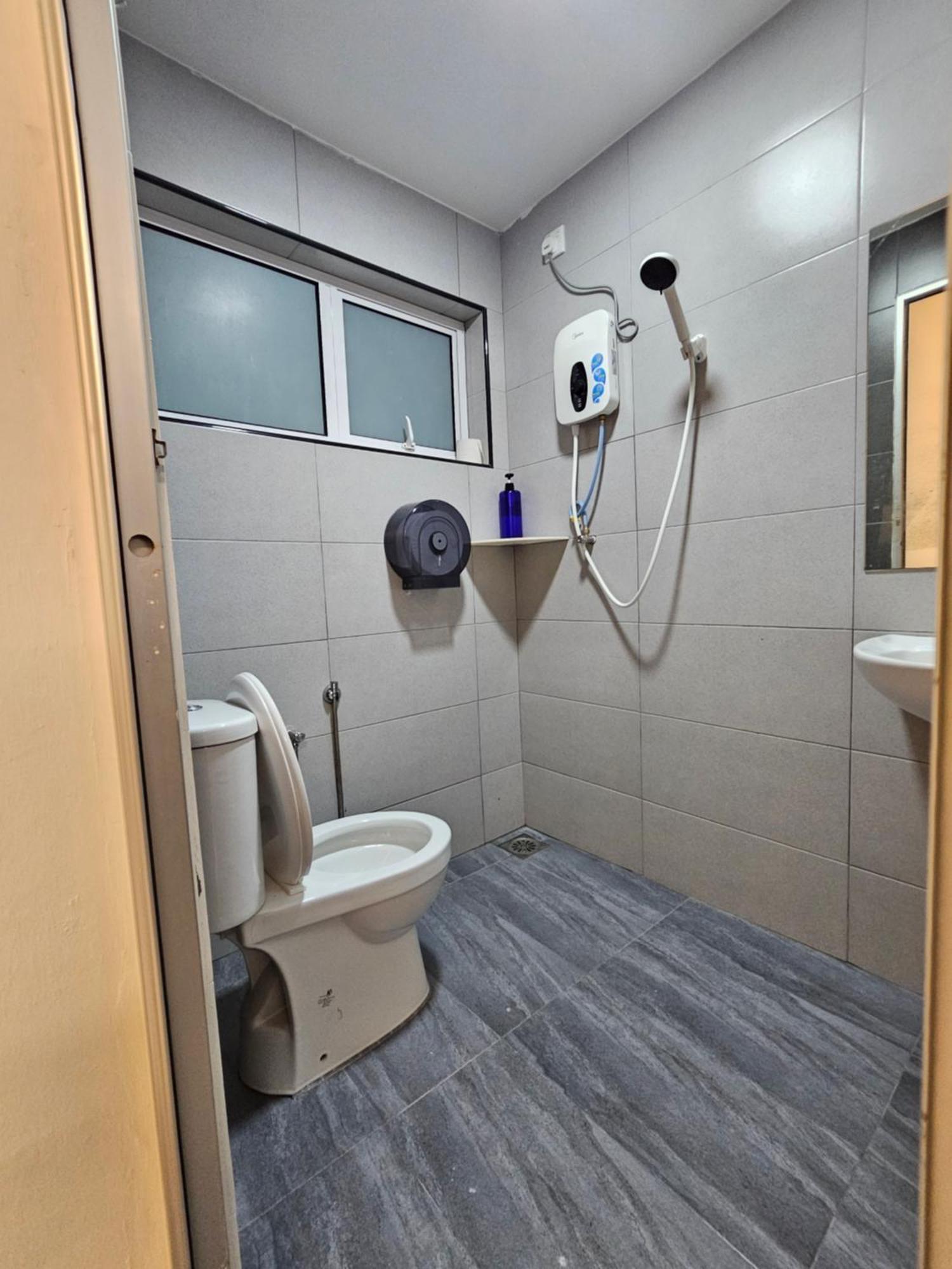 Warni 45 Whole Or Homestay