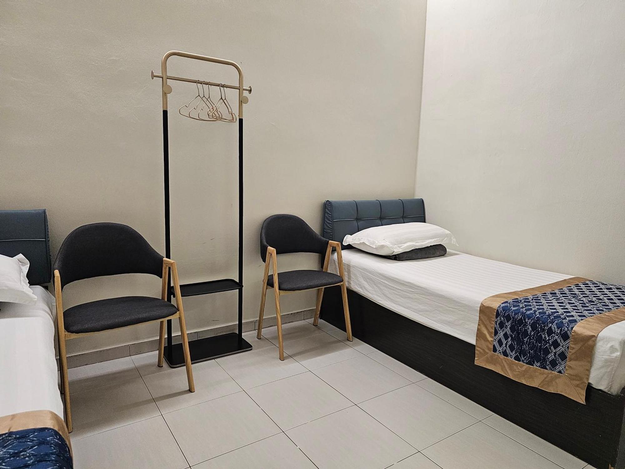 Warni 45 Whole Or Homestay Muar