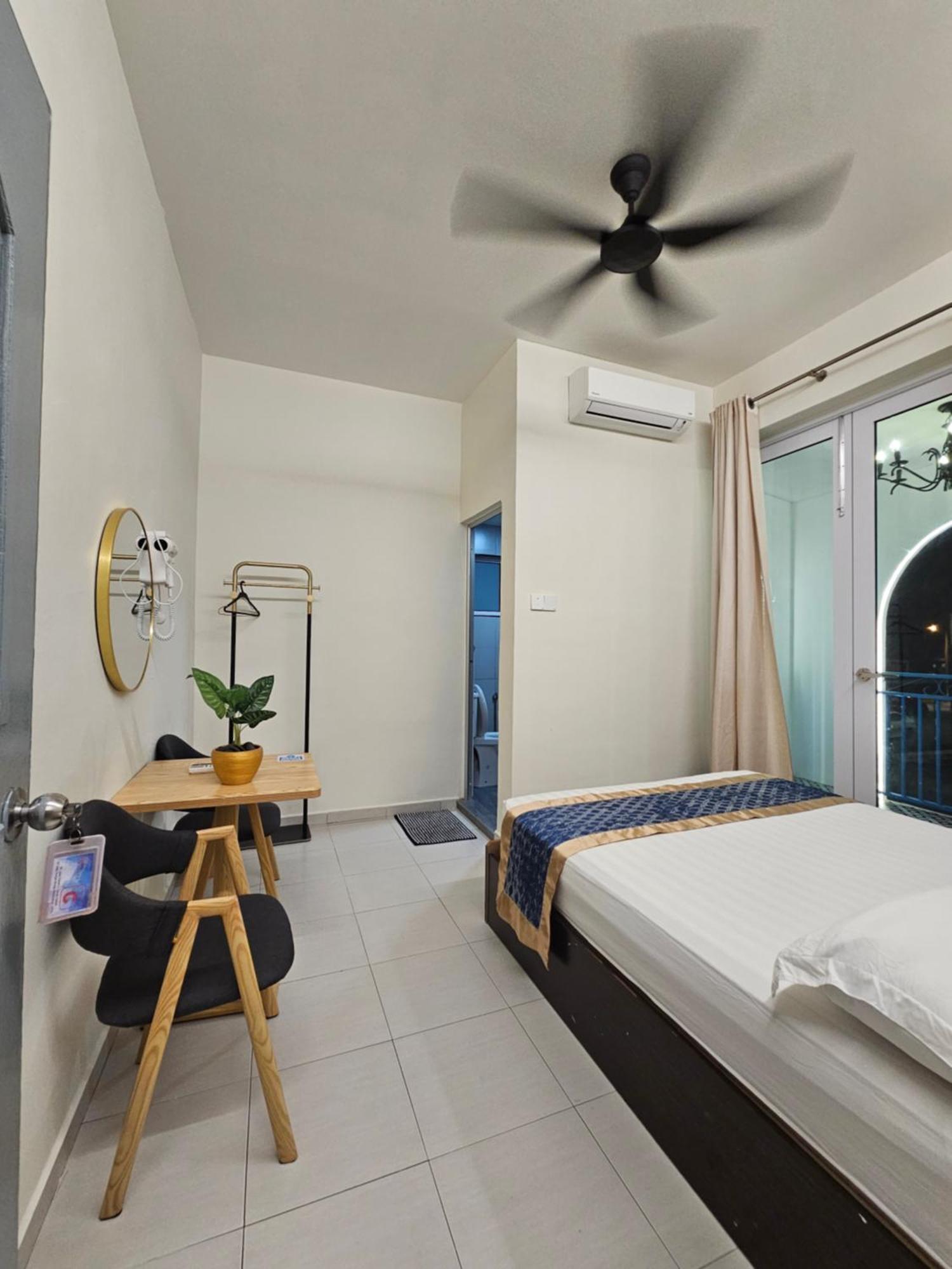 Warni 45 Whole Or Homestay Muar