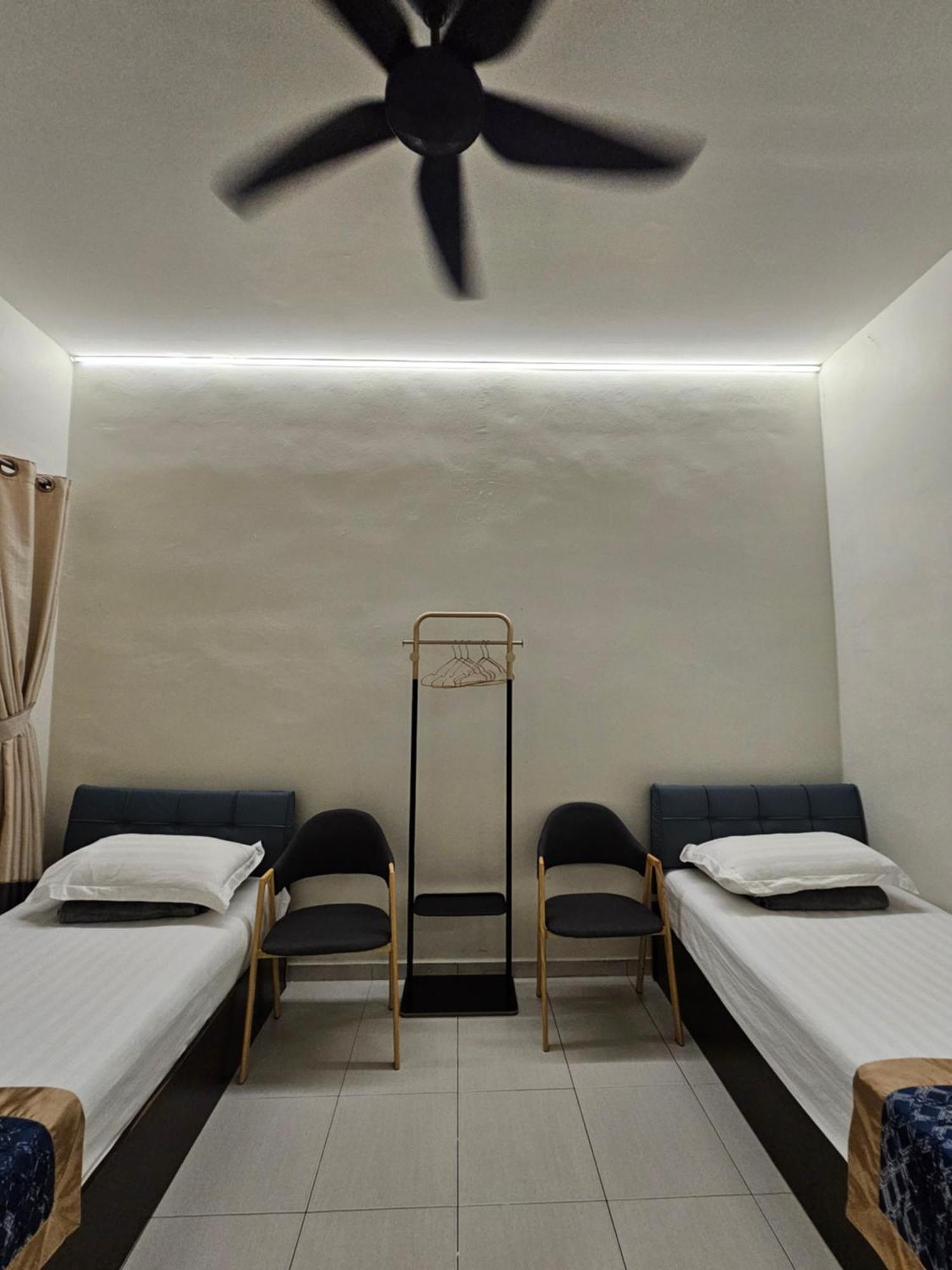 Warni 45 Whole Or Homestay Muar