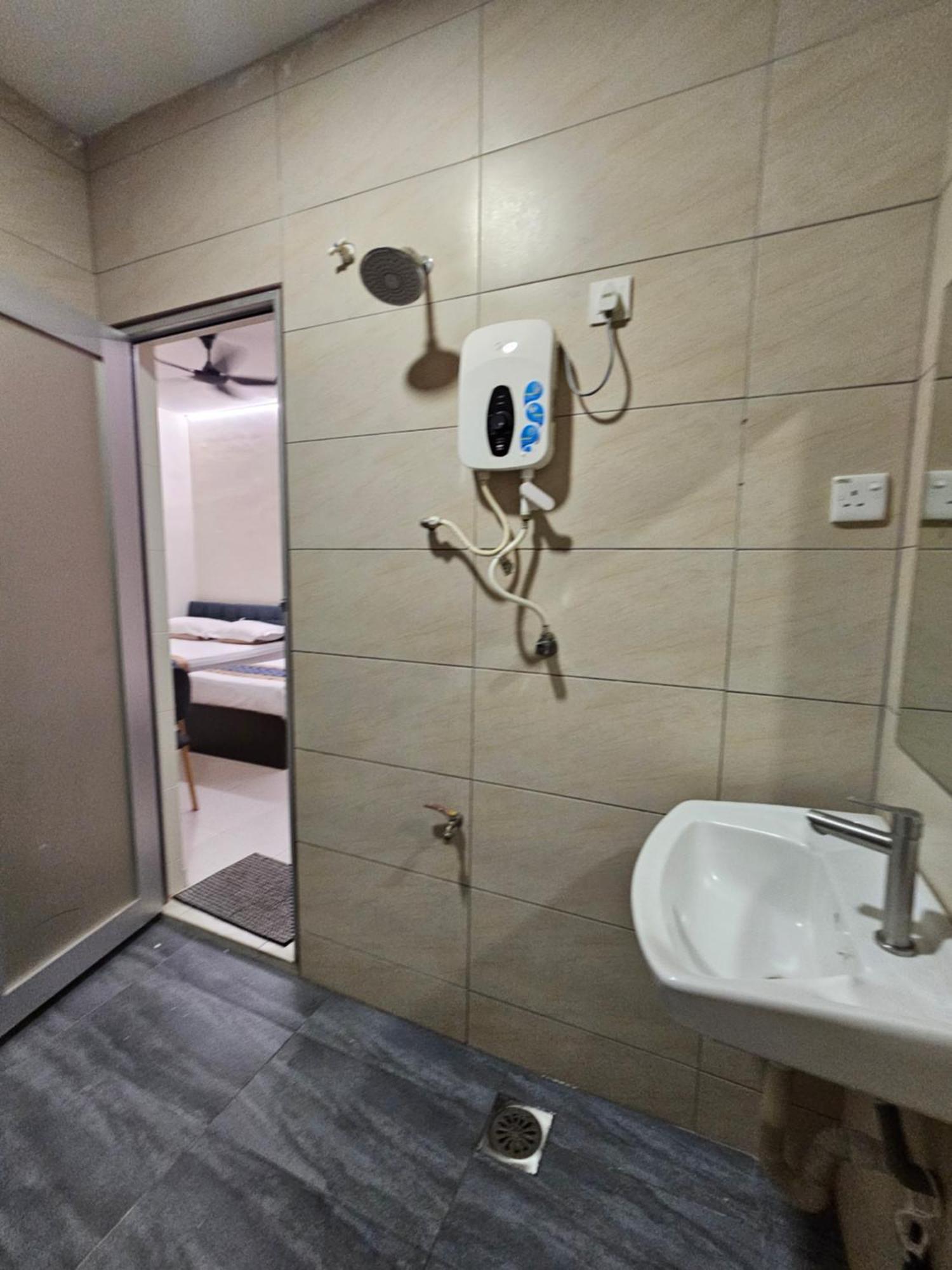 Warni 45 Whole Or Homestay