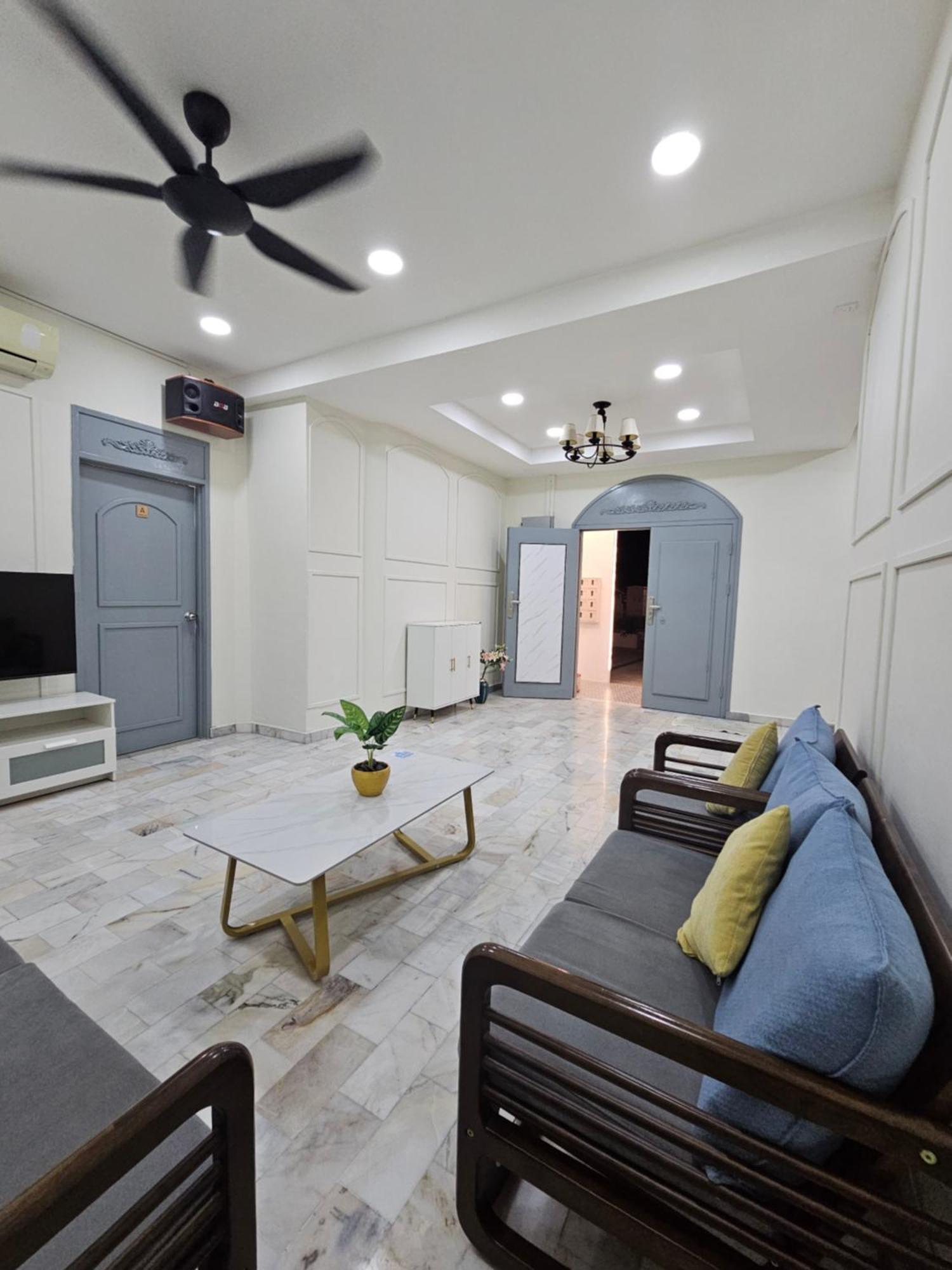 Warni 45 Whole Or Homestay Muar