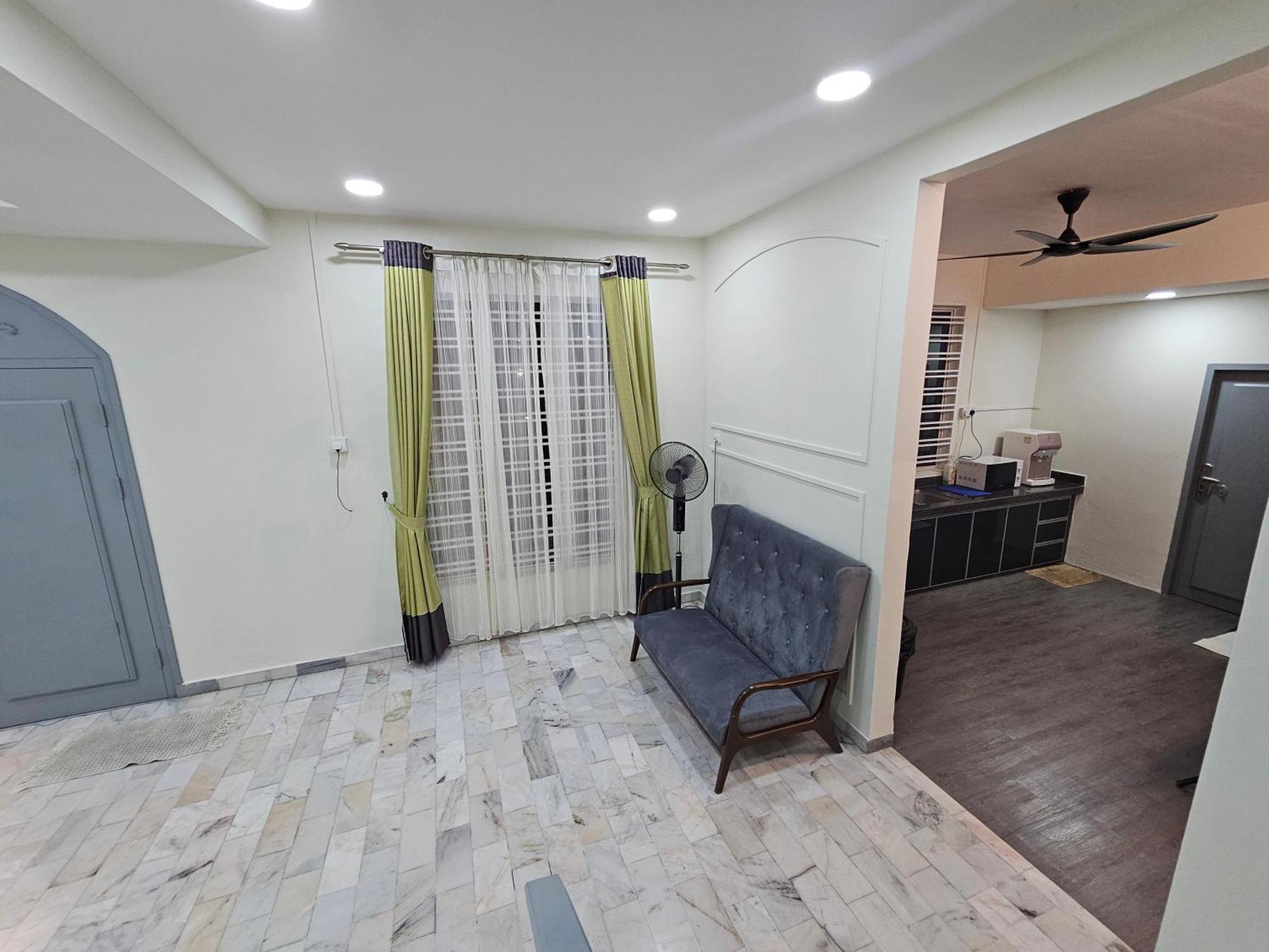 Warni 45 Whole Or Homestay Muar